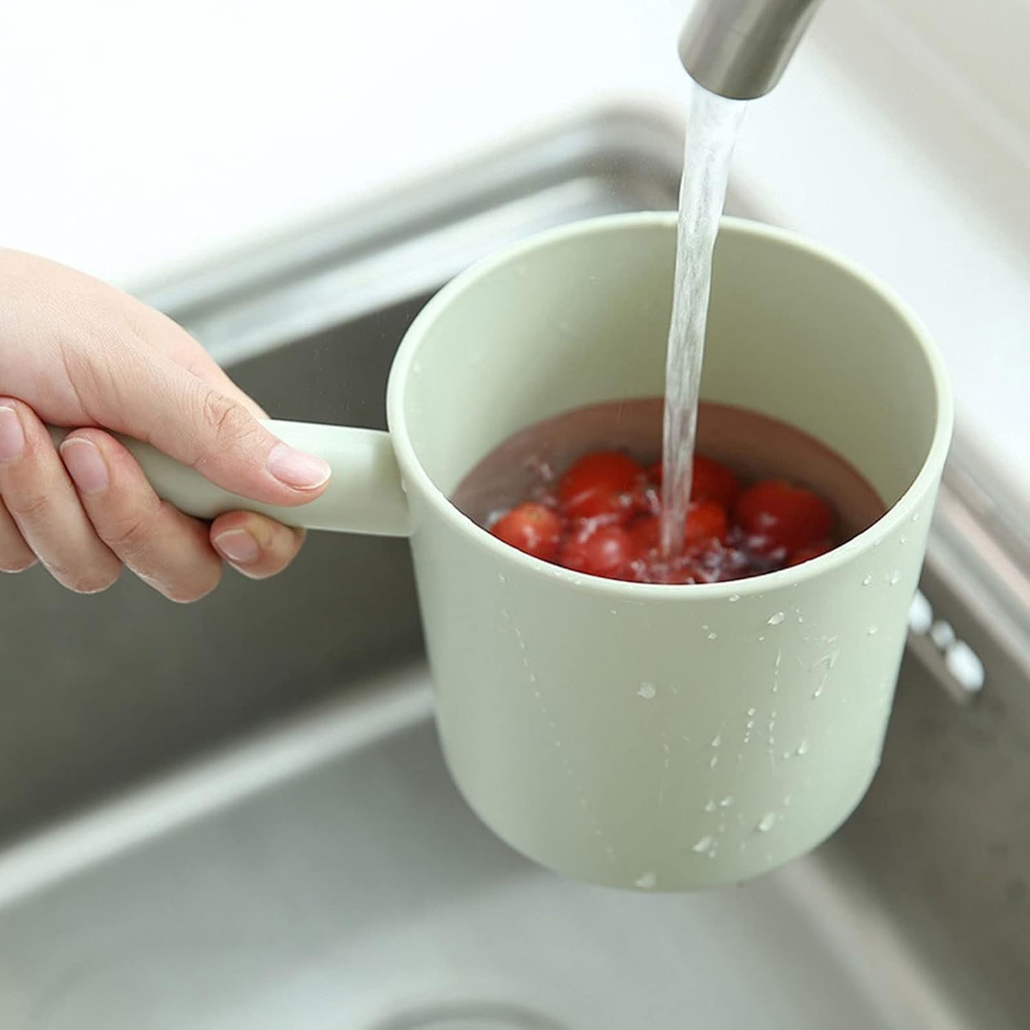 Sturdy Kitchen Water Scoop - One-Color Design