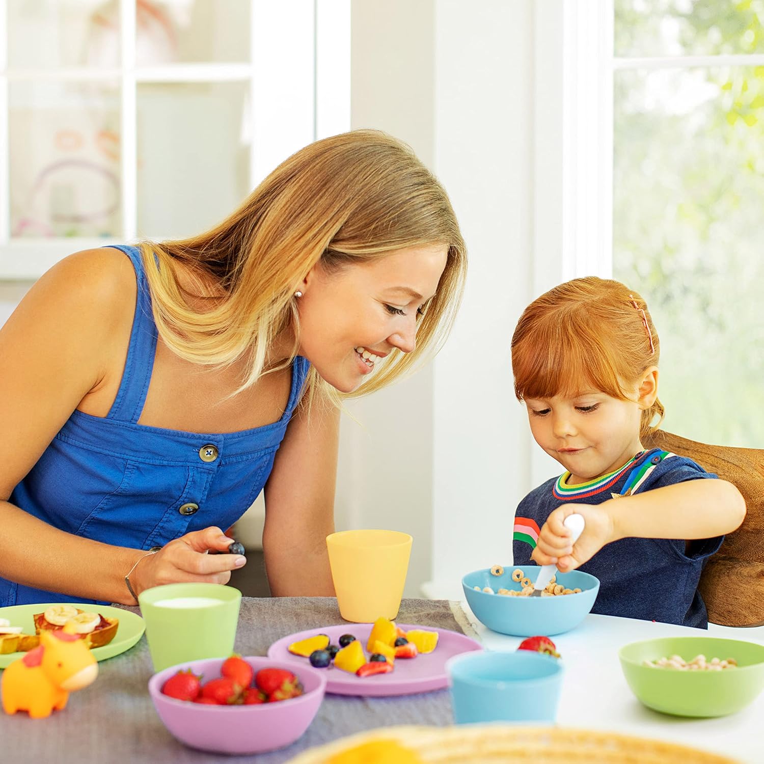 Munchkin toddler feeding set - helps with self-feeding includes 16 pieces BPA-free