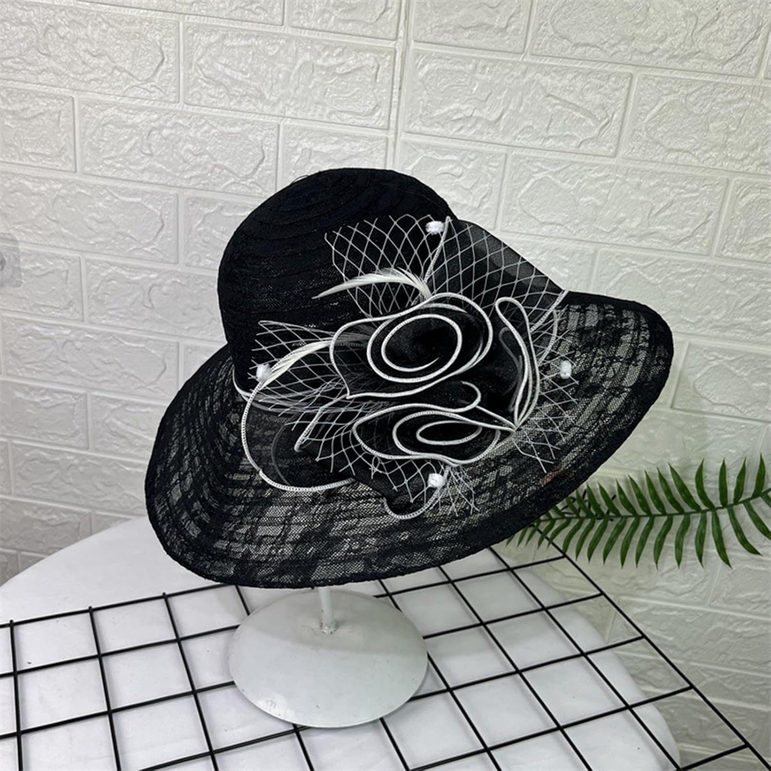 Chic Black Kentucky-Derby Fascinator